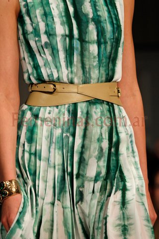 Tendencia moda cintos verano 2012 Oscar de la Renta detalles